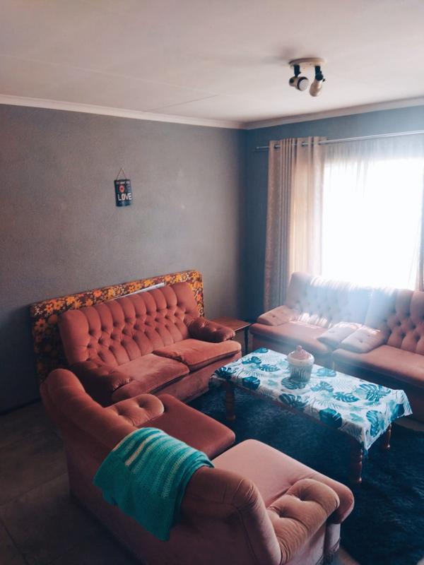 To Let 2 Bedroom Property for Rent in Kannoniers Park North West